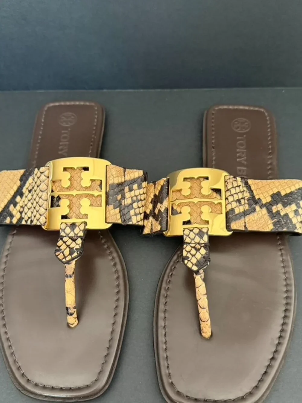 Tory Burch Georgia Leather Tong Sandal Pale Desert Size 7.5B
